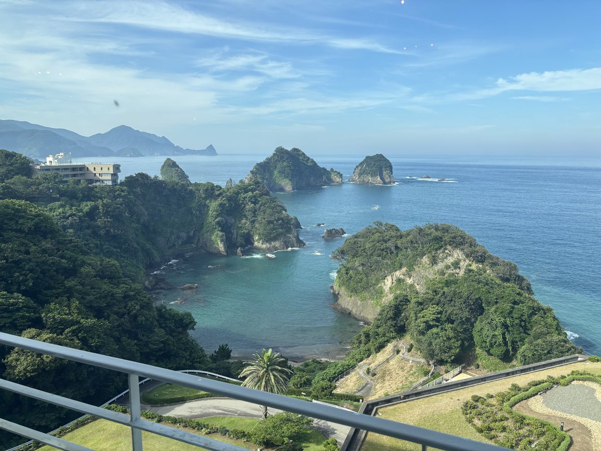 coffeeEvening11's tweet photo. 西伊豆🌴🌺

夕陽と虹を同時に見れて得した気分
ワンピース姿綺麗に撮ってもらえて幸

2026.7.12〜14熱海・西伊豆旅行〆 https://t.co/Ze6Gp9uXSY