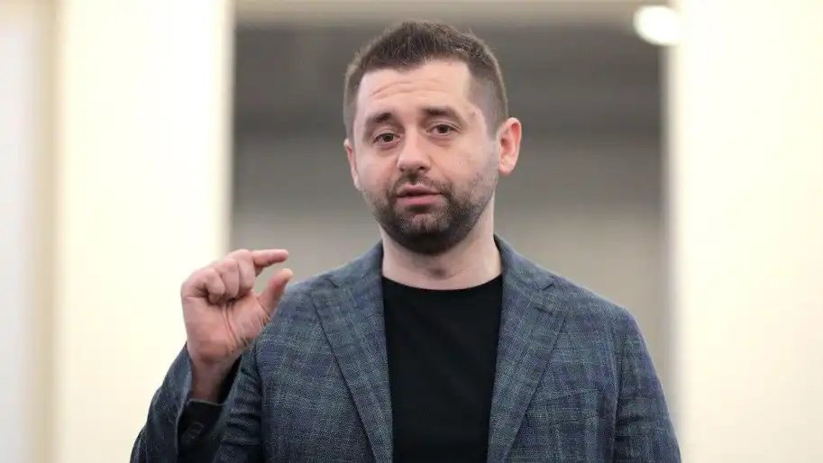 proctolog's tweet photo. 🫡 Арахамія купив сітку каналів «Труха» за 15-25 млн доларів через крипту, — УП

Тепер Парашенке-Кличку точно кабзда https://t.co/NfN7rV4bCb
