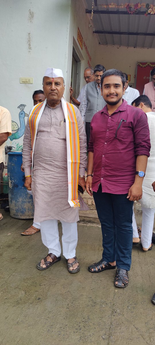 Gopalvarma07's tweet photo. भारतीय जनता पक्षाचे महाराष्ट्र प्रदेश उपाध्यक्ष
मा.श्री उपेंद्रजी कोठेकर यांच्यासमवेत वाशीम जिल्ह्यातील लोणी (सखाराम महाराज) येथे श्री सखाराम महाराज मंदिरात दर्शन घेण्याचा पवित्र योग आला यावेळी भारतीय जनता पक्षाचे वाशीम जिल्हाध्यक्ष मा.श्री.पुरुषोत्तम भाऊ चितलांगे उपस्थित होते https://t.co/LNR6TdjK05