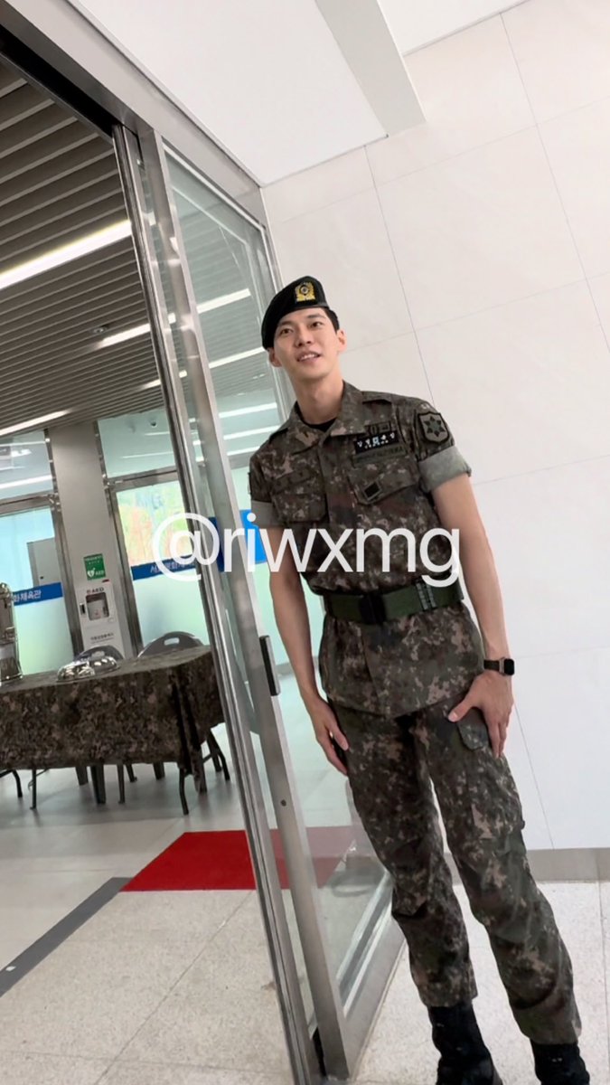 cutydy0201's tweet photo. 도영이 손등만 탄거 욱기다...(그럼 손등 빼고 나머지는 안타기 위해 노력한거라고?아ㅁㅊㅁㅊ..징짜 도미새가 되어 훨훨 날아갈거같음) https://t.co/qS2VaGOfDI