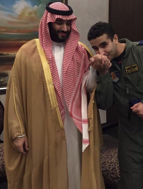 b7enm_'s tweet photo. لَقَد كانَ داءٌ بِالعِراقِ فَما لَقوا 
طَبيبًا شَفى أَدوائَهُم مِثلَ خالِدِ

إِذا جَمَعَ الأَعداءُ أَمرَ مَكيدَةٍ
لِغَدرٍ كَفاكَ اللَهُ كَيدَ المُكايِدِ

وَإِن فَتَنَ الشَّيطانُ أَهلَ ضَلالَةٍ
لَقوا مِنكَ حَرباً حَميُها غَيْرُ بارِدِ

#وزارة_الدفاع 🫡 https://t.co/pK1sknWKOH