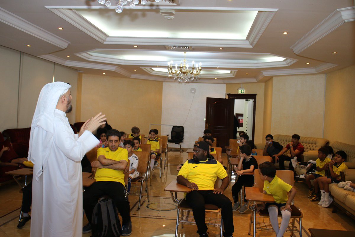 qatarsc61's tweet photo. نظم الجهاز الشبابي بنادي قطر الرياضي ورشة عمل لـ #استخدام_الأجهزة_الإلكترونية. تحت رعاية إدارة المراكز الهيئات الشبابية بوزارة الرياضة والشباب وبالشراكة مع إدارة الدعوة والشؤون الإسلامية من إعداد وتقديم د.عبد الكريم محمد الباحث بالشبكة الإسلامية بوزارة الأوقاف والشؤون الإسلامية https://t.co/ByZfd7RxJz