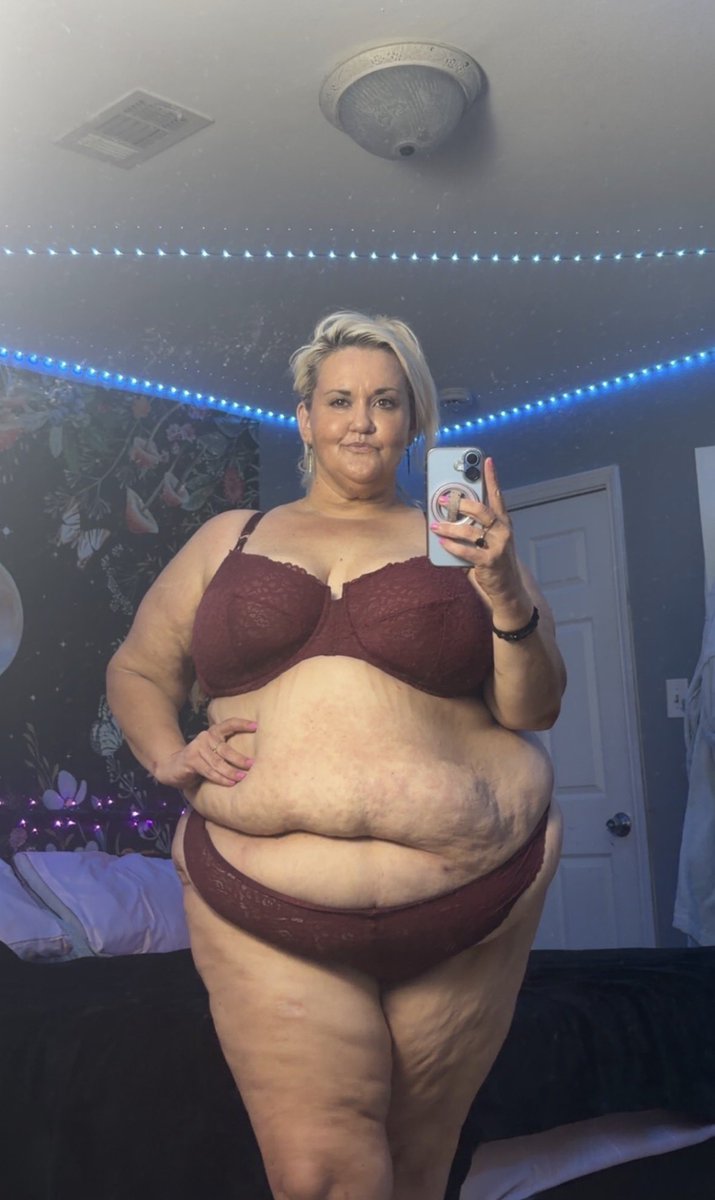 bbwlinda_'s tweet photo. I know I should probably lose some weight but I love the way I look right now, do you? 💕 https://t.co/zgxvd33TBq