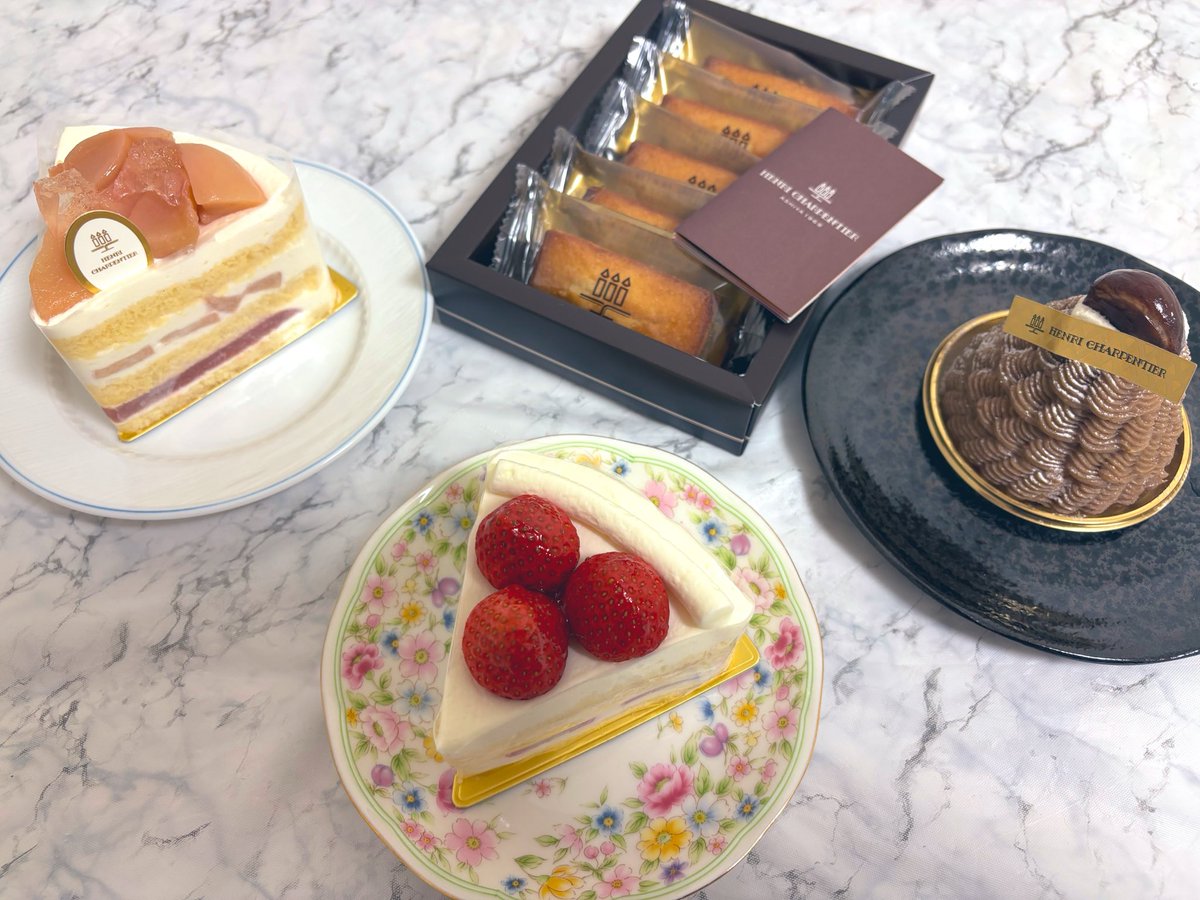 coffeeEvening11's tweet photo. 遅くなったけど誕生日お祝い🥂
アンリ・シャルパンティエのショートケーキ懐かしい味がして浸ってた https://t.co/tMamoGegfJ