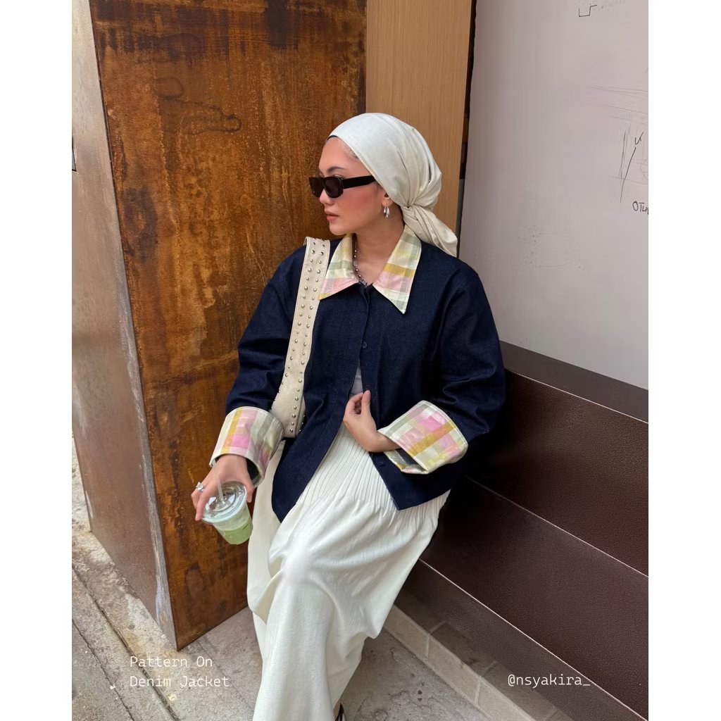 fillwithbliss's tweet photo. Jaket denim di lemari cuma numpuk doang karena modelnya gitu-gitu aja🙃. Padahal denim tuh bahan yang paling awet, cuma butuh sentuhan pattern biar karakternya gak monoton. Akhirnya nemu jaket denim inii, outfit gak kelihatan pasaran lagi. 
🛒https://t.co/FTouZ3RnxP https://t.co/2NjEq4E4XF