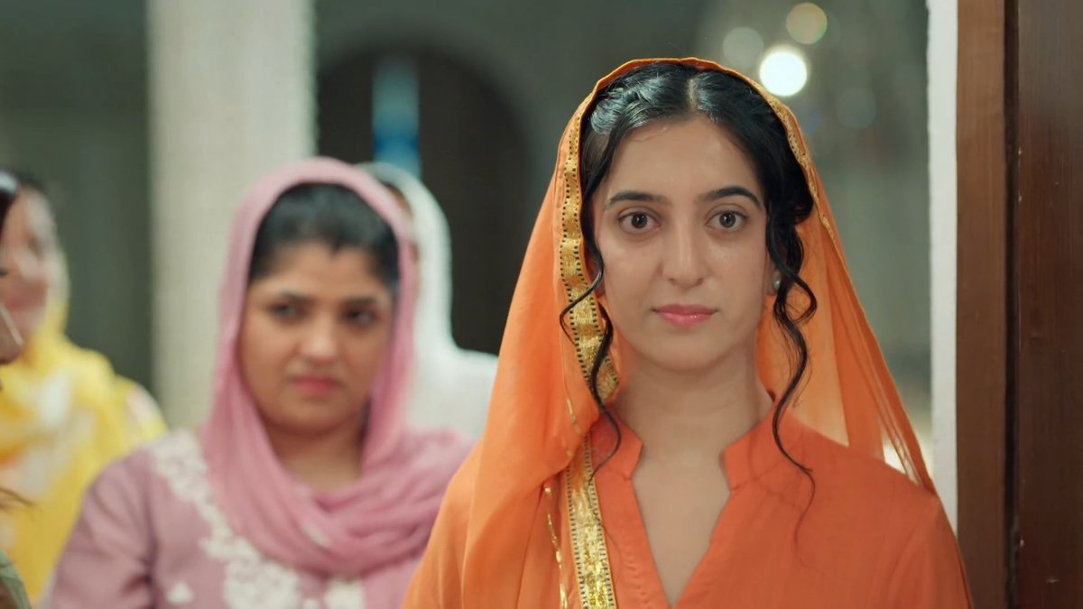 Itsurgurl_AS's tweet photo. N: "ayesa toh nhi humne yeh sab hote hue pehle nhi dekha ho... MAHID SEHER KE LIYE KISI BHI HAD SE GUZAR SAKTE HAI" 

S: “apke muh se hum apni HIMAYAT sunke chauk gye pr shukriya Nazima ”

Nazzu baby = the unofficial spokesperson of the Maher FD 🫶🏻

ll #seherhonekohai #maher ll https://t.co/fQuzrSipyc
