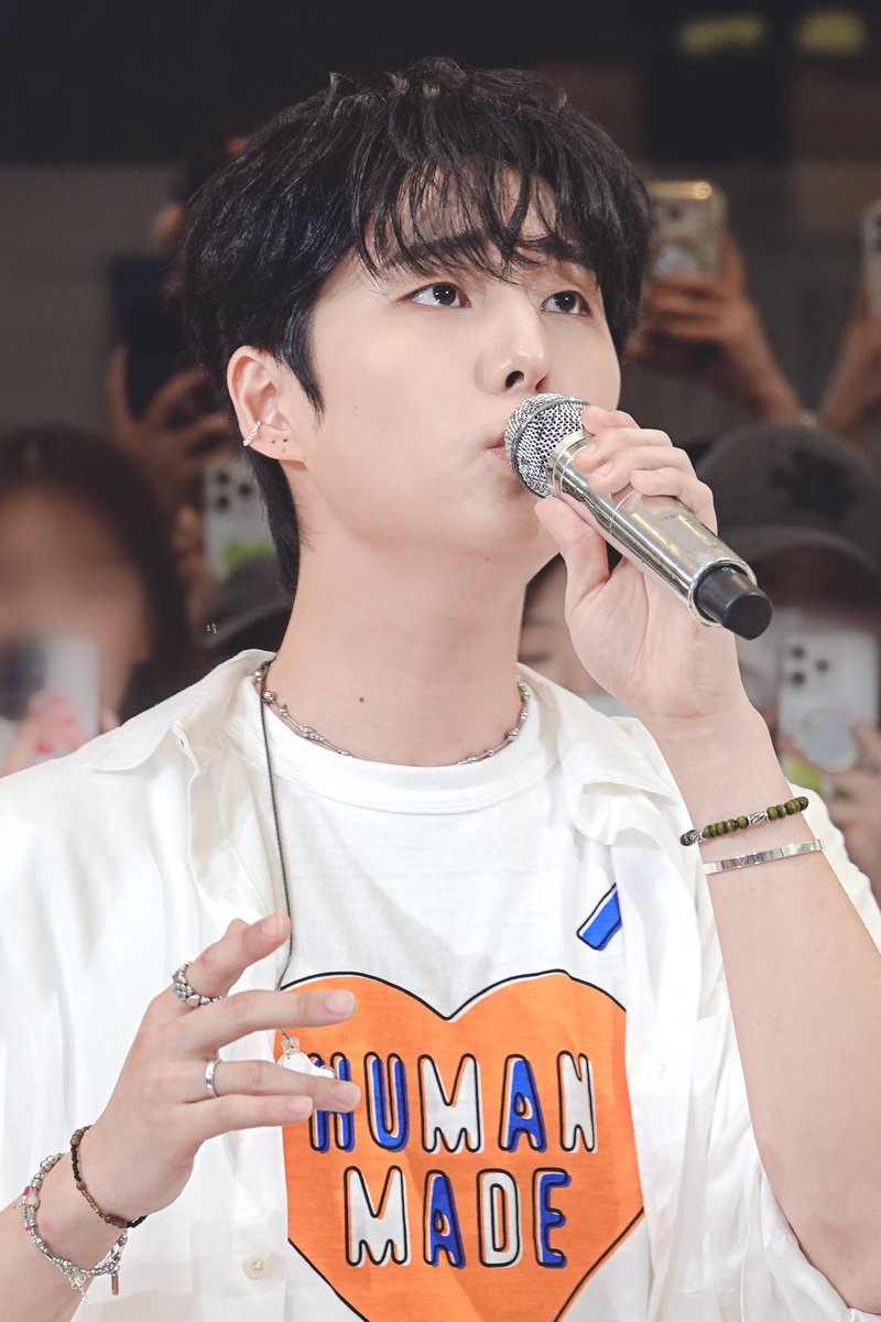 To_DAY6_'s tweet photo. 260726 버스킹
#데이식스 #DAY6 #영케이 #YoungK #YOUNGEST https://t.co/q4kGo6unKC