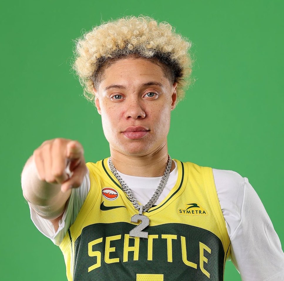 I talk hoops 🏀 tweet media