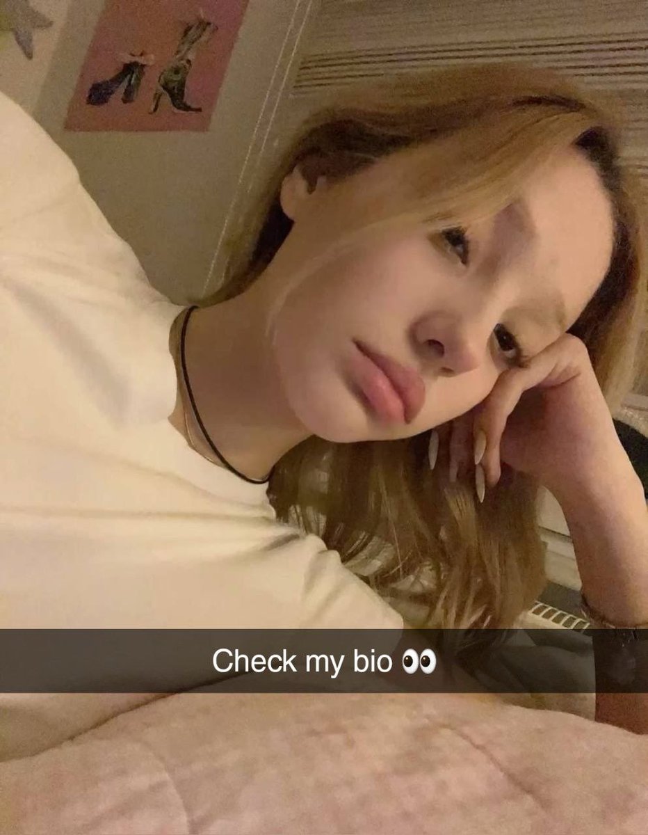Lolofiets112's tweet photo. booored who wants to dm 💋 https://t.co/5Rz2MHkZwO