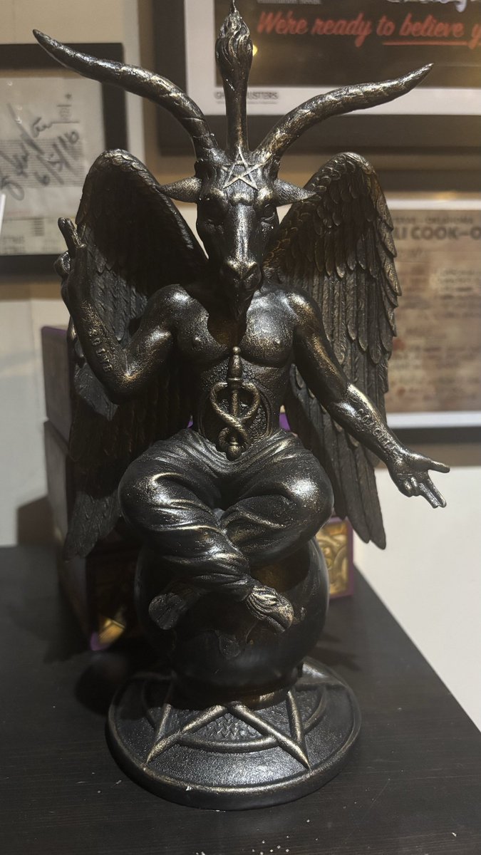AbsentHobo's tweet photo. Everyone say hi to my Baphomet, his name is Mendes https://t.co/lWXgwe4lag