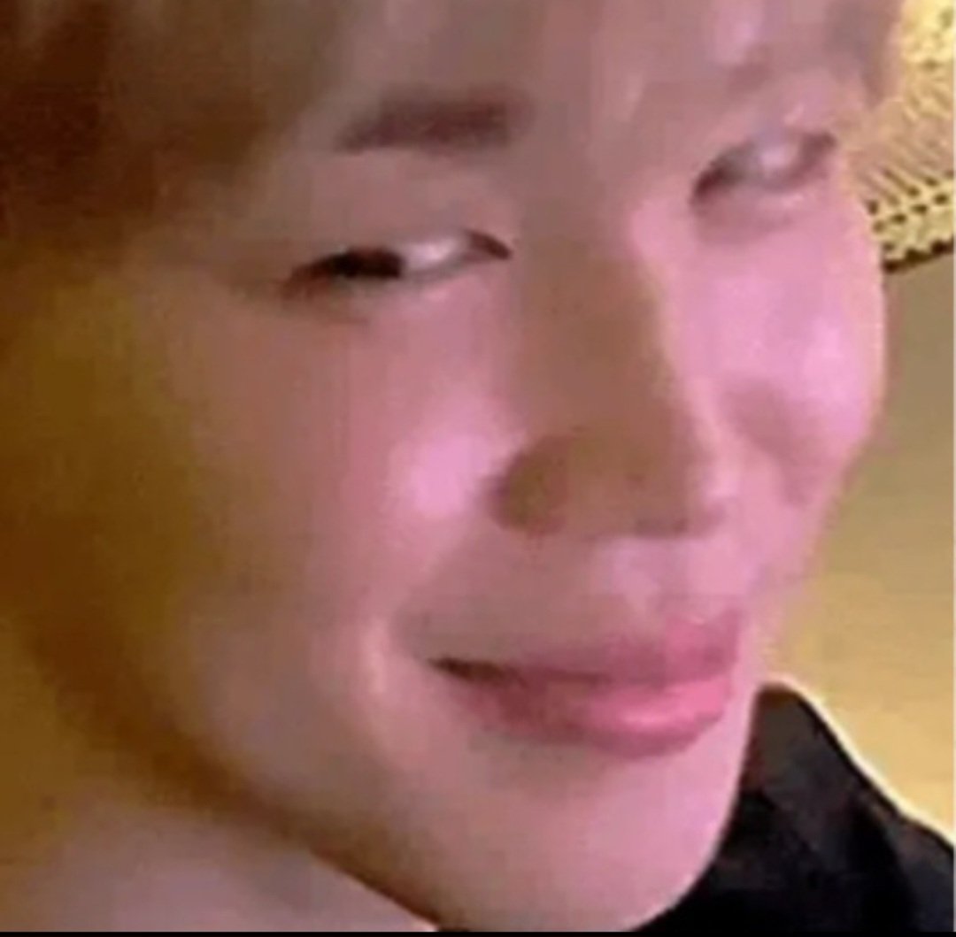 Camargo6565's tweet photo. @kittylwiza @dearkokmin Quem perdeu a briga foi o Jimin https://t.co/ljm8lxf1WK