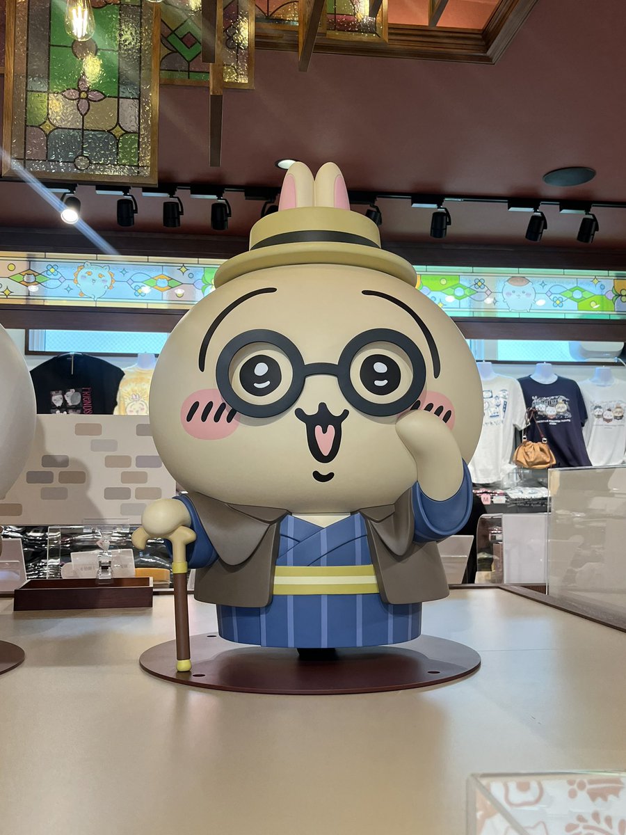 hsmone2's tweet photo. 先日、ちいかわもぐもぐ本舗小樽に行ってきた☺️牛のうさぎ牛乳飲みながらソフトクリーム持っててめちゃかわ🐰うさぎ好き用写真まとめです☺︎ https://t.co/OeZZAL7Tga