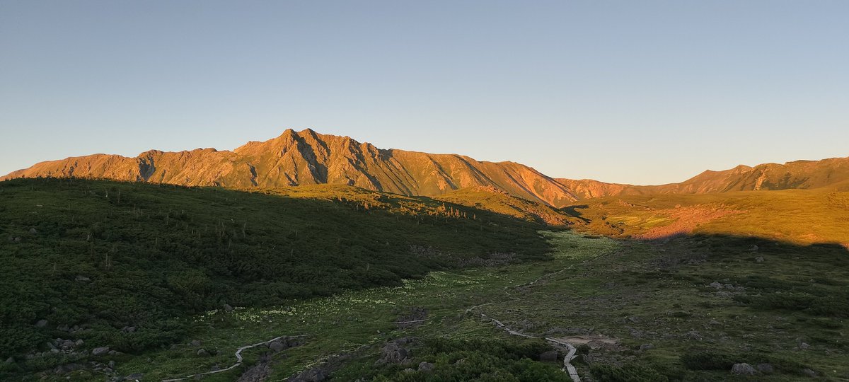 tk4h1ra1's tweet photo. 2026.7.21-24 雲ノ平・水晶ほか

① 7/23 水晶岳から槍・穂高、富士山など
② 7/22 雲ノ平 スイス庭園から赤牛岳
③ 7/22 雲ノ平山荘から夕映えの水晶岳
④ 7/23 水晶岳から雲ノ平と黒部五郎岳

新穂高〜双六〜三俣〜雲ノ平〜水晶・鷲羽〜三俣〜双六〜新穂高

雲ノ平は初。1泊では勿体ない感じでした🫠 https://t.co/6iOUKS8vyL