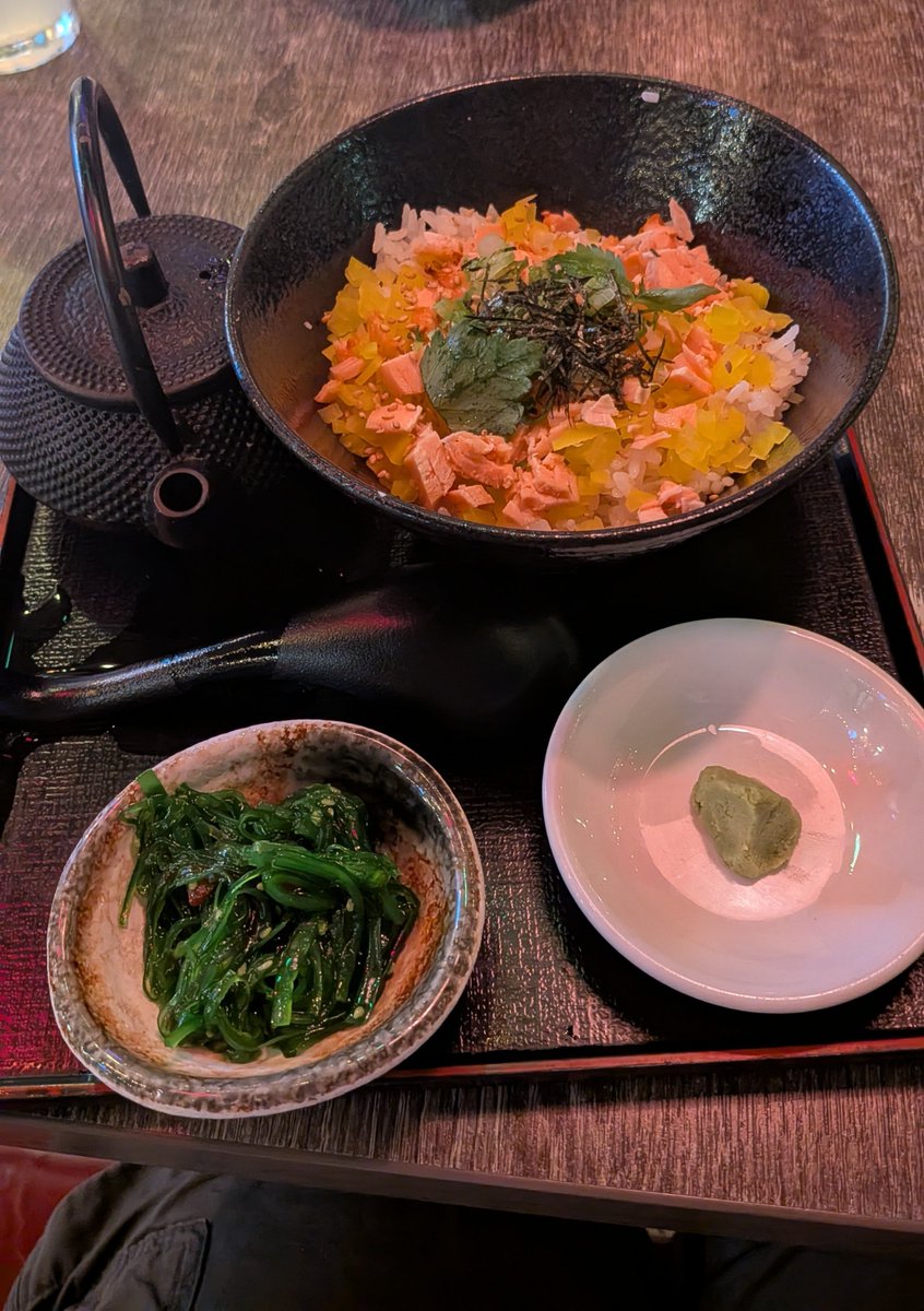 meltedmints's tweet photo. Mmmmm, salmon chazuke... https://t.co/x8lp6AW3Op