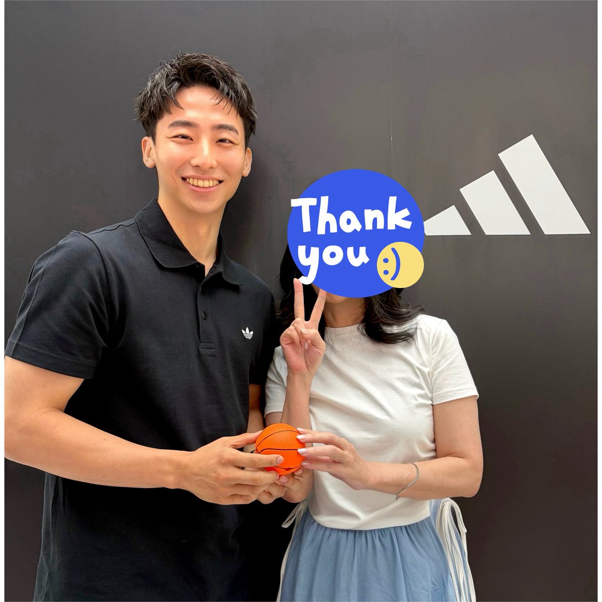 rury0109yg's tweet photo. 河村くんとのツーショ

河村くんの一言目
「バスケットはお好きですか？」

私
「大好きです…」

心の声
「スラムダンクーーー！！！」

#アディダス　#河村勇輝　#adidas #yukikawamura https://t.co/7mZHw8a7fo