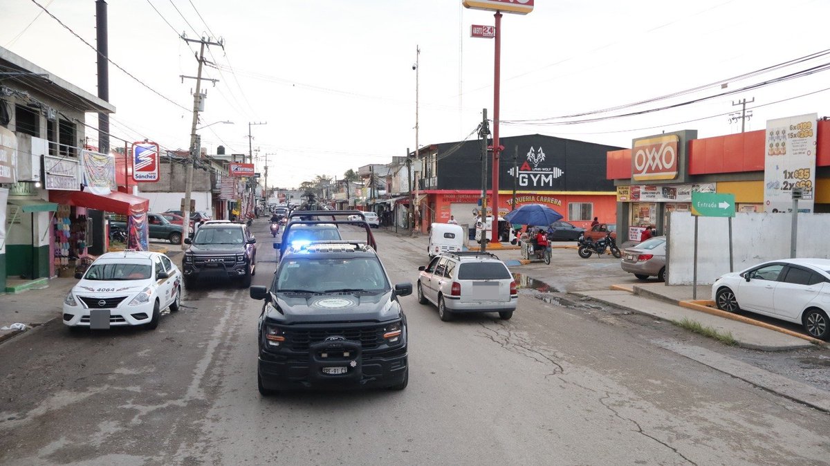 SSPCTabasco's tweet photo. L𝐚 𝐒𝐒𝐏𝐂 𝐦𝐚𝐧𝐭𝐢𝐞𝐧𝐞 Operativos de Seguridad para garantizar la tranquilidad de las familias tabasqueñas

https://t.co/sFRJse4jfN https://t.co/cZW1O0jQlm