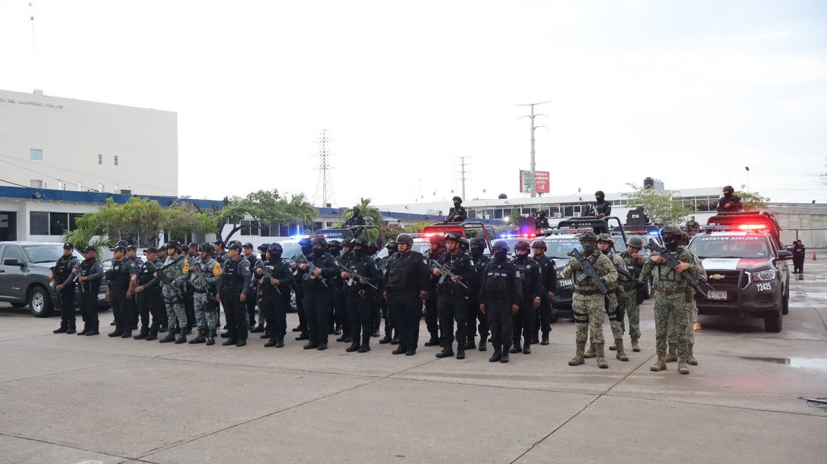 SSPCTabasco's tweet photo. L𝐚 𝐒𝐒𝐏𝐂 𝐦𝐚𝐧𝐭𝐢𝐞𝐧𝐞 Operativos de Seguridad para garantizar la tranquilidad de las familias tabasqueñas

https://t.co/sFRJse4jfN https://t.co/cZW1O0jQlm
