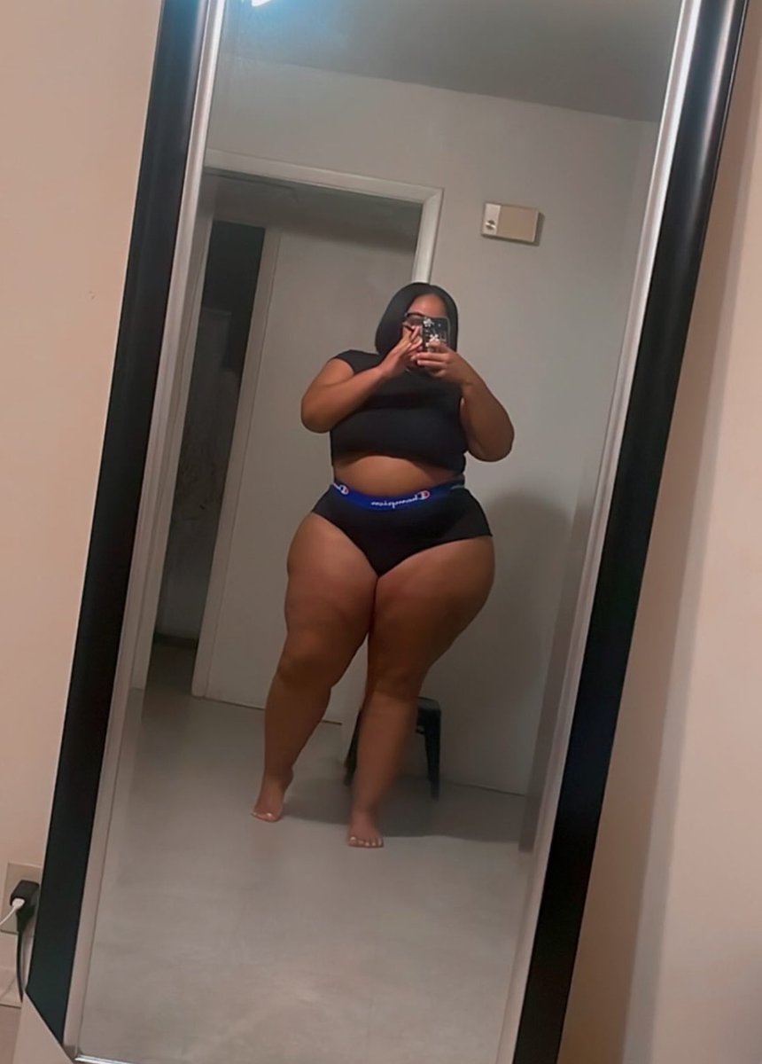 TwoPoundxx's tweet photo. Thick Thighs-Yk the rest 😘💝 https://t.co/GFzxNKq8Gl