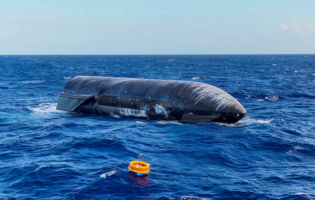 XFreeze's tweet photo. Starship is still floating in the Indian Ocean more than four days after its controlled splashdown

SpaceX is now sending a vessel out to recover it https://t.co/pRRng4dea4