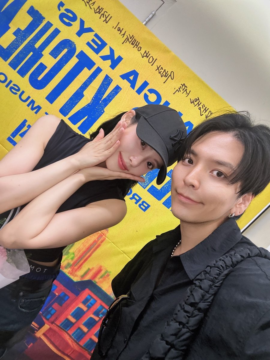 fiq_D_flover's tweet photo. [new_dragon_water] -fromis_9's Vocal Coach Instagram Update with #Jiwon-

My student Jiwon's very first musical, Hell's Kitchen ❤️

While preparing for fromis_9's comeback at the same time, she was running on barely any sleep and even caught a bad cold. Yet after finishing her schedules, she still came to lessons every dawn, worrying only about whether the fans would enjoy her performance

Seeing her on stage, though, all those worries felt unnecessary she was Ali

On the day of the performance, her throat was badly swollen, yet she still delivered all of those lines and songs flawlessly. It was incredibly moving to watch

And as soon as the show ended, she stayed until dawn again to go over feedback. That's just the kind of relentless hard worker she is 😱

Watching her, I couldn't help but think that from here on, the only direction left for Jiwon is upward

Everyone has a first beginning. I hope this precious experience becomes the foundation that helps Jiwon bloom even more beautifully in the future. Please continue to support and cheer her on every step of the way! 🌸

#박지��� #ParkJiwon
#fromis_9 #프로미스나인 
@realfromis_9