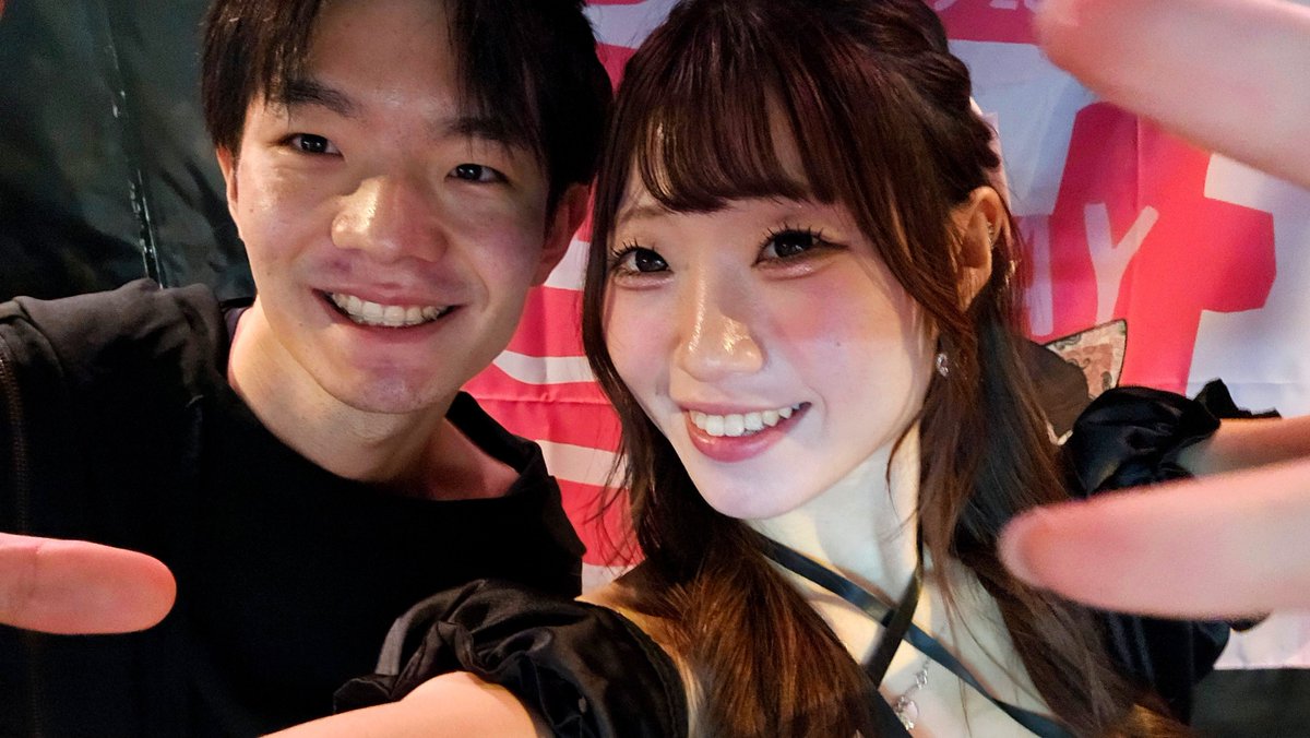 rt62071's tweet photo. まうちゃん初めての生誕祭に参加！行ってよかったって思わせてくれるいいライブだった！
誕生日当日に生誕があって祝えるの嬉しい！
最初は緊張してるのめちゃめちゃ伝わってきたけど、だんだん笑顔が増えていって可愛かったなー！

#まうに惚れてまう https://t.co/B5AVHqi52L