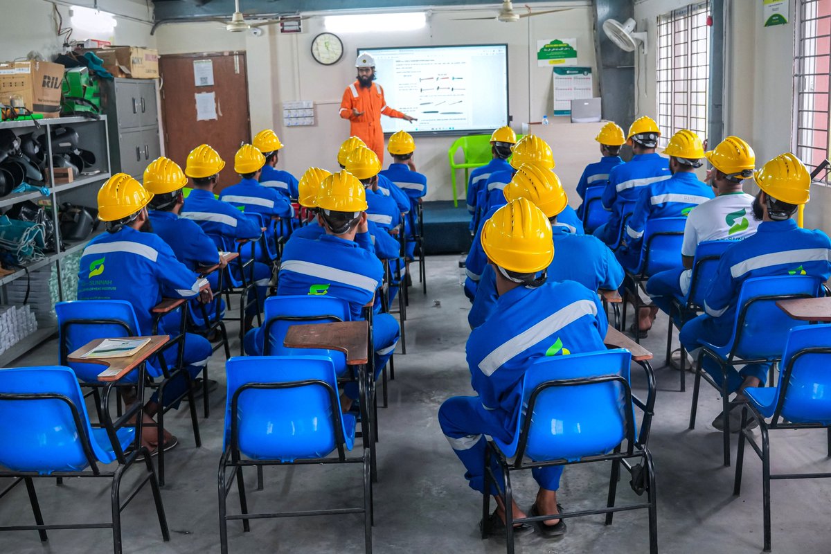 assunnahskill's tweet photo. Yellow helmets, big dreams, Welding &amp; Fabrication for a brighter future. https://t.co/QP0NPkBtf7