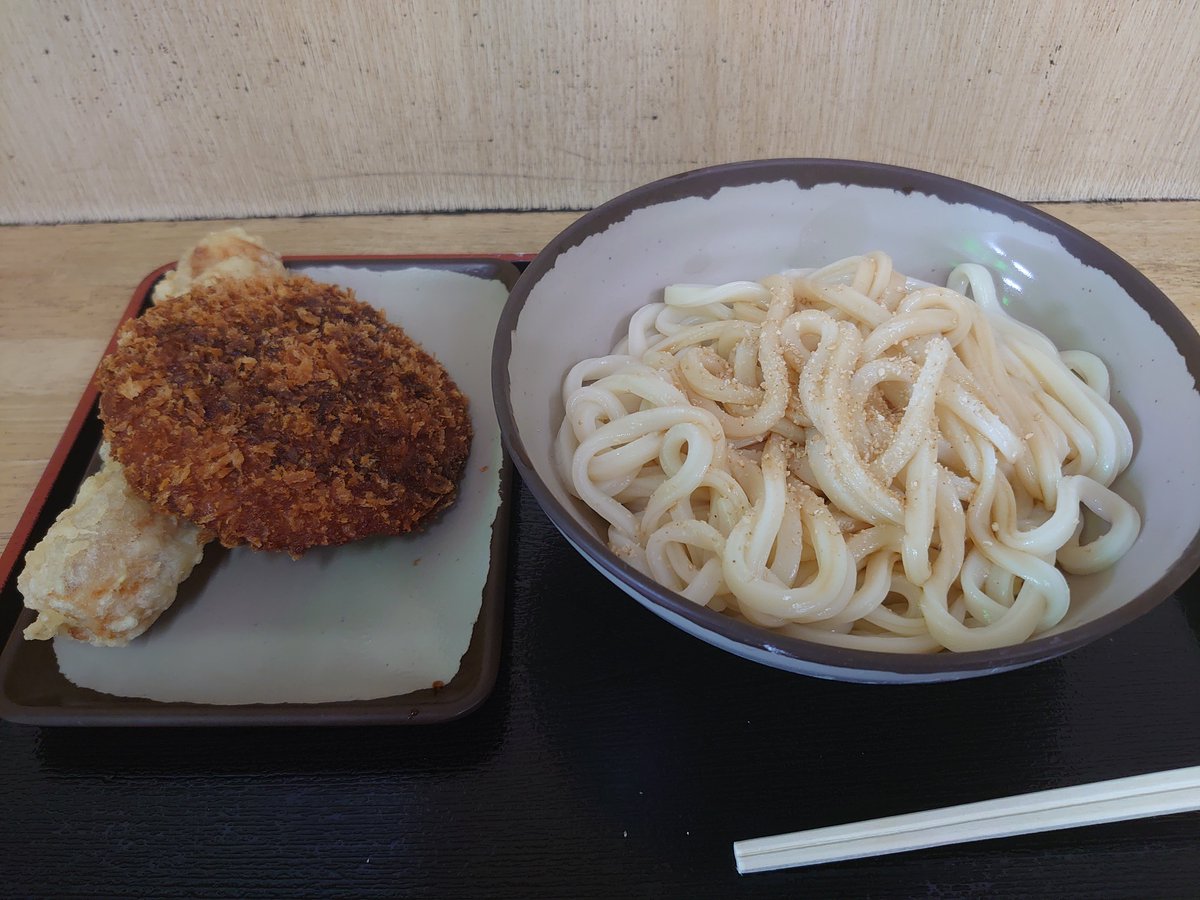 sui_ALST's tweet photo. うどん県で香川食ってる https://t.co/Ls8yqvGS1v