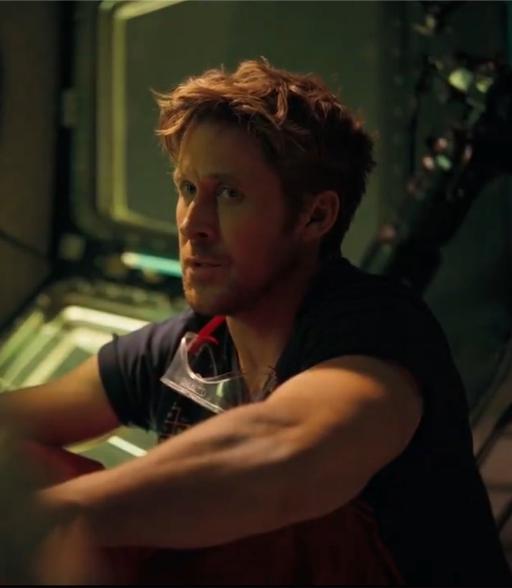 Kiwifsh's tweet photo. @tvstoat His arms omfg https://t.co/EsMz6PHnfH