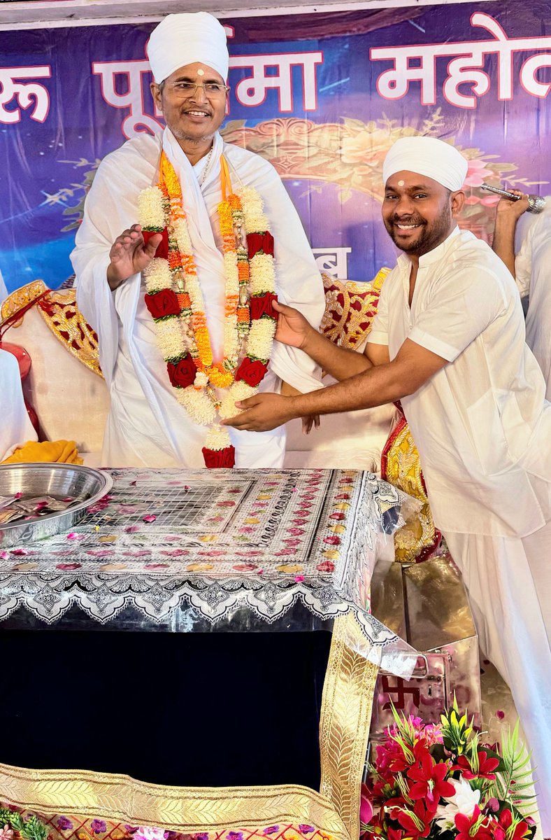 devkarsaheb's tweet photo. गुरु पूर्णिमा के पावन पर्व पर अपने पूज���य गुरुदेव, राष्ट्रीय संत श्री असंग देव जी महाराज के श्रीचरणों में कोटि-कोटि वंदन। 

गुरुदेव का संदेश है— सेवा, समर्पण, संस्कार और राष्ट्रभाव। यही जीवन का सच्चा पथ है। https://t.co/EHNAbTsFpv