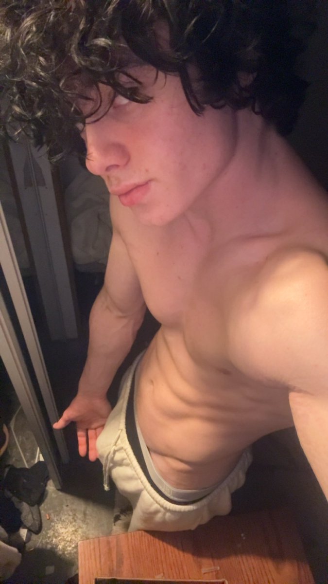 rawr_uou's tweet photo. Type 1 in chat to accept 😋🥰 #gooner #nsfwtwtًً #bwc #alt #emoboy https://t.co/mfBe1IwhcY