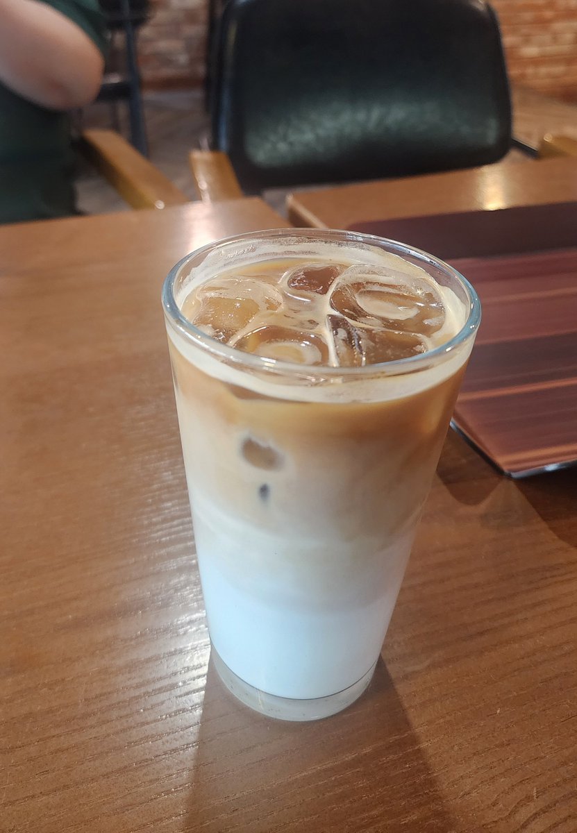pangwuly22's tweet photo. 카페라떼 https://t.co/O9O4ASm3Bd