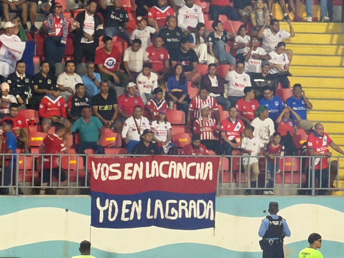 CesarGodoy_'s tweet photo. La grada exige campeonatos, históricamente ha sido así, y preocupa mucho la actuación de esta noche, ganamos si, pero hay muchas dudas en este Olimpia, queda claro que está muy difícil ilusionarse en este certamen. 

Pero qué, a penas comienza esto y no hay que dejar de alentar!! https://t.co/ofBUjjvRyz