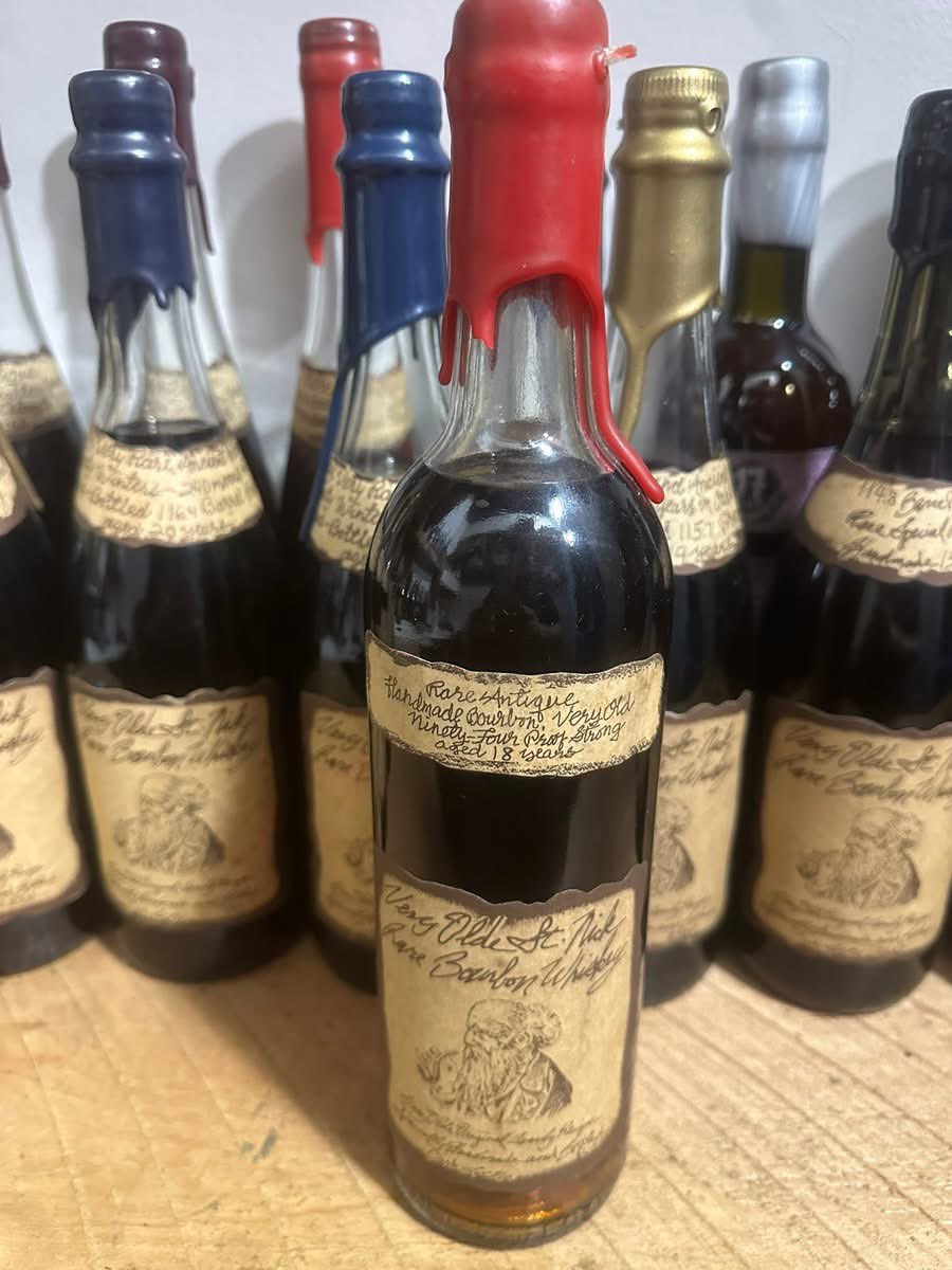 RareBourbonHub's tweet photo. VOSN 18y 94pf #B600 circa early 1990s or possibly late 1980s.. perhaps some of other late 1960s vintages they were bottling until late 80s or thereabouts… very hard to find old VOSN Red Wax https://t.co/G6tjZAkULe