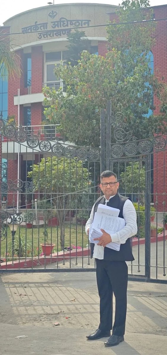 pankajchhetri_'s tweet photo. उत्तराखंड के कैबिनेट मंत्री गणेश जोशी के खिलाफ मेरी ये जंग भ्रष्टाचार को उत्तराखंड से उखाड़ फेंकने की शुरुआत है... आप सभी का सहयोग प्रार्थनीय.. जय बद्री विशाल.... जय मां काली...
#Corruption 
#uttarakhand 
#DisproportionateAssets 
#GaneshJoshi https://t.co/7tiFf1af9n
