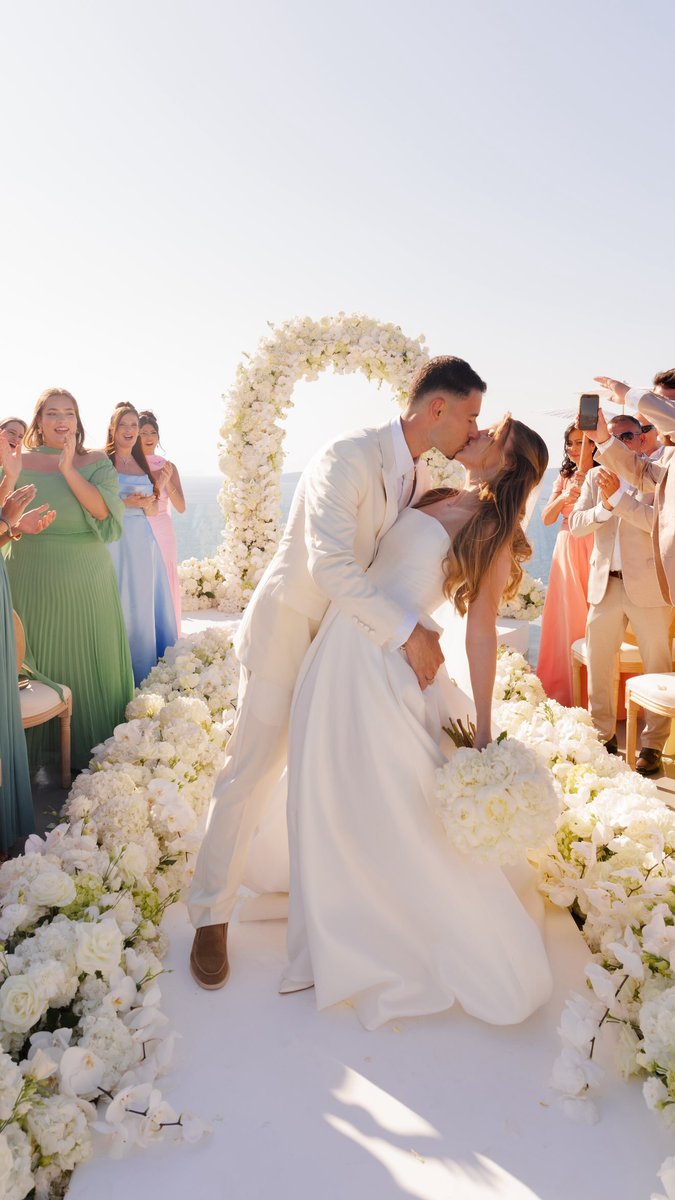 Martin08fanpage's tweet photo. Congratulations Gabi martinelli 💍❤️ https://t.co/zSbdtr3iU6