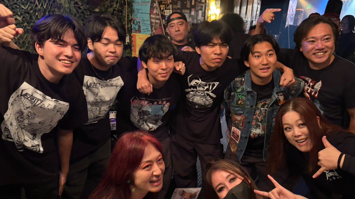 tomoe_thrash's tweet photo. 7/26、初台WALLにて「初陣」
LIVEでしたー！
まだ興奮冷めやらぬとても楽しいLIVEでした！
鉈車のメンバーは若手とは思えぬ演奏力があって今後期待のバンドさんでした！
「写真一緒に撮ってください！」なんてとても可愛いじゃないですか笑😍
もう、息子だなwww https://t.co/IsKEP7RY9G