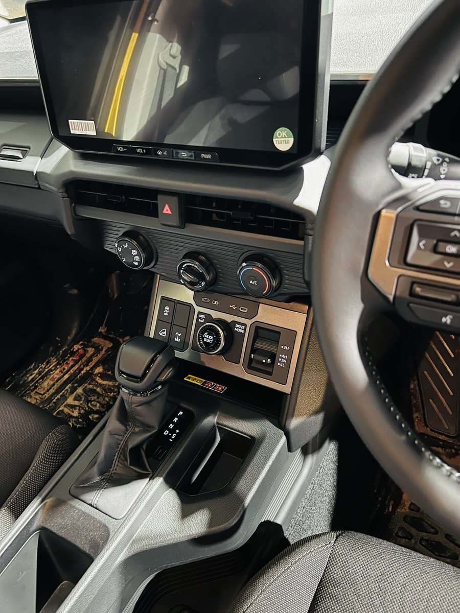 AutomobeIN's tweet photo. LAUNCHED: 9th-gen Toyota Hilux 

💥 12.3-inch infotainment and drivers display
💥 2.8-L diesel engine; 201 bhp/500 Nm

Deliveries to start in Aug 2026.

🇮🇳 Variants:(All 6 Speed AT)
GX 4x2(RWD) : 31.99 lakhs
GX 4x4 (4WD) : 33.69 lakhs
GX 4x4 (4WD) : 36.69 lakhs

#Toyota #Hilux https://t.co/oQTVvs9noh