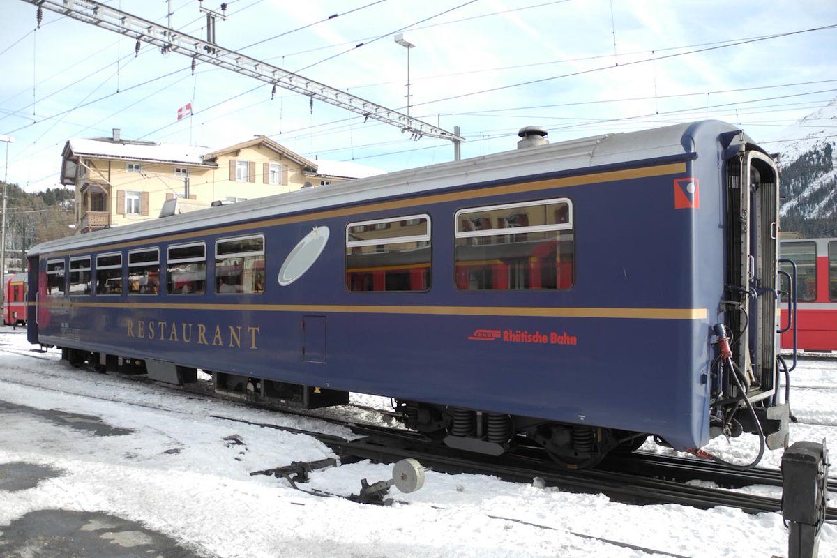 rhbge66nr701's tweet photo. レーティッシュ鉄道 WR3815
20121229St.Moritz
20170106Chur
20121224車内・食事 
#RhätischeBahn
#RhB
#レーティッシュ鉄道 https://t.co/P5OY3uUpK2