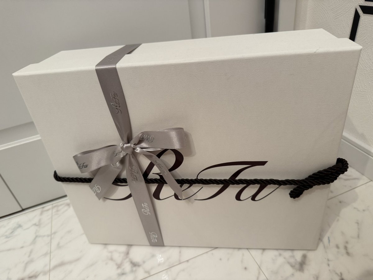 Luna72372's tweet photo. 誕生日に高級ドライヤー貰った(*˘︶˘*).｡.:*♡

ReFa BEAUTECH DRYER BX

リファの大風量で自動で温度調節してくれるやつ！

めっちゃ嬉しい〜有難う(♡´▽`♡) https://t.co/4kyO8XlJvb