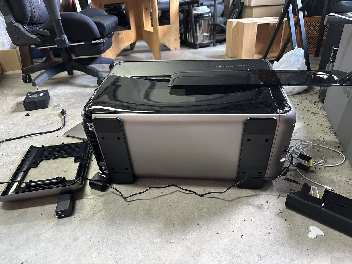 no_ki_33's tweet photo. eufyMakeE1、何とか電源ついたのでオフラインに出来ました。だいぶ破損してるのに動いてすごい。

遮光して応急処置になればいいけど…

 #eufyMakeE1 https://t.co/rmahLlsDSp
