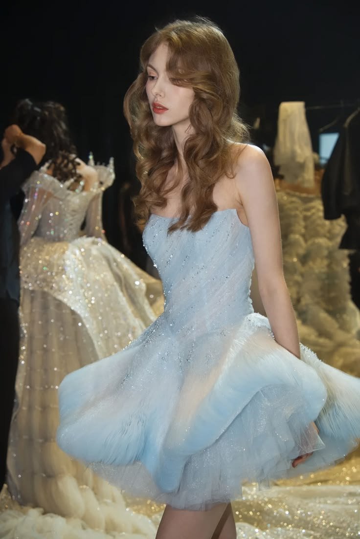 onetruelave's tweet photo. fairytale silhouettes on the runway https://t.co/3uJpJZtBG0