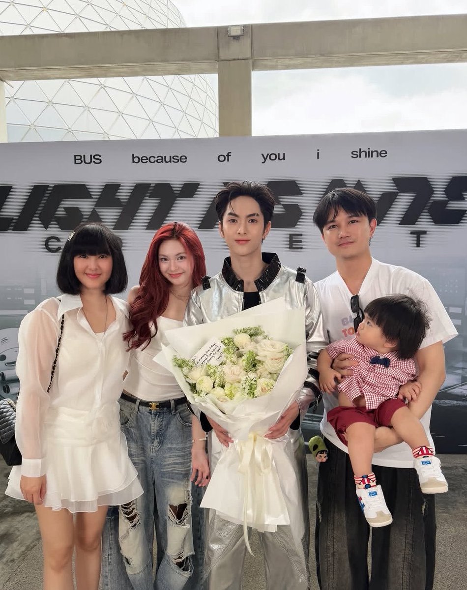 thnd_s's tweet photo. Chiquita and her family came to support Copper and BUS.
#CHIQUITA #BABYMONSTER #BUSbecauseofyouishine #COPPERdechawat https://t.co/AZP6mSLWJX