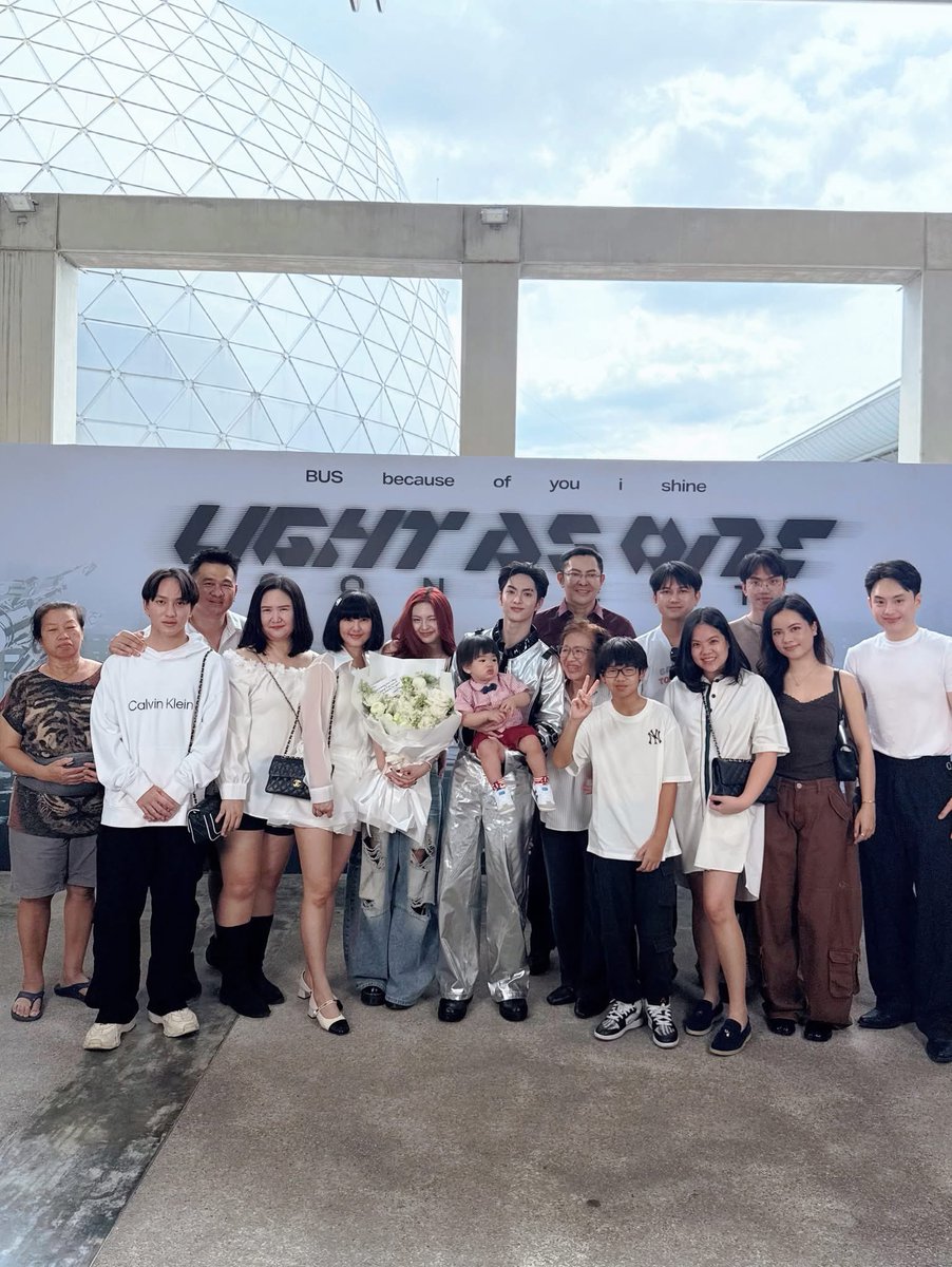 thnd_s's tweet photo. Chiquita and her family came to support Copper and BUS.
#CHIQUITA #BABYMONSTER #BUSbecauseofyouishine #COPPERdechawat https://t.co/AZP6mSLWJX