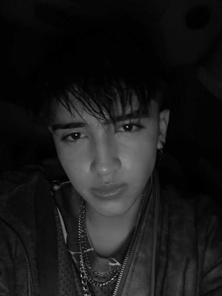 FannBib's tweet photo. 𝑨𝒖-𝑲𝒆𝒏𝒎𝒐𝒓𝒂 | 𝑵𝒐 𝒎𝒆 𝒅𝒊𝒈𝒂𝒔 𝒘𝒆𝒚...
Kenn estaba cansado de escuchar a Gil llamarlo wey, poniendo siempre un límite invisible a sus sentimientos.
#kenneth #gilmora #kenmora https://t.co/JVEQy6iqSV
