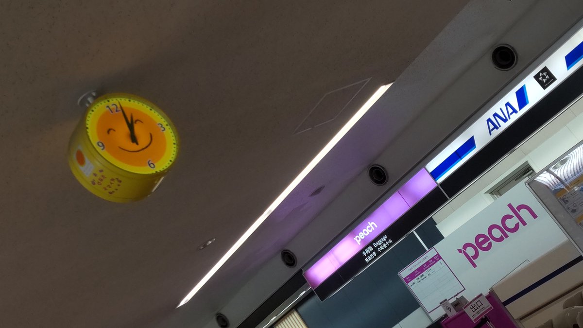 dh2519's tweet photo. 宮崎駅に戻ります
棚から牡丹餅🤩 787系に特急券無しで自由席に乗車出来るという🤩

ところでざっつさん、空港でぶら下がって(  )😂 https://t.co/cbZ5es8Pzt