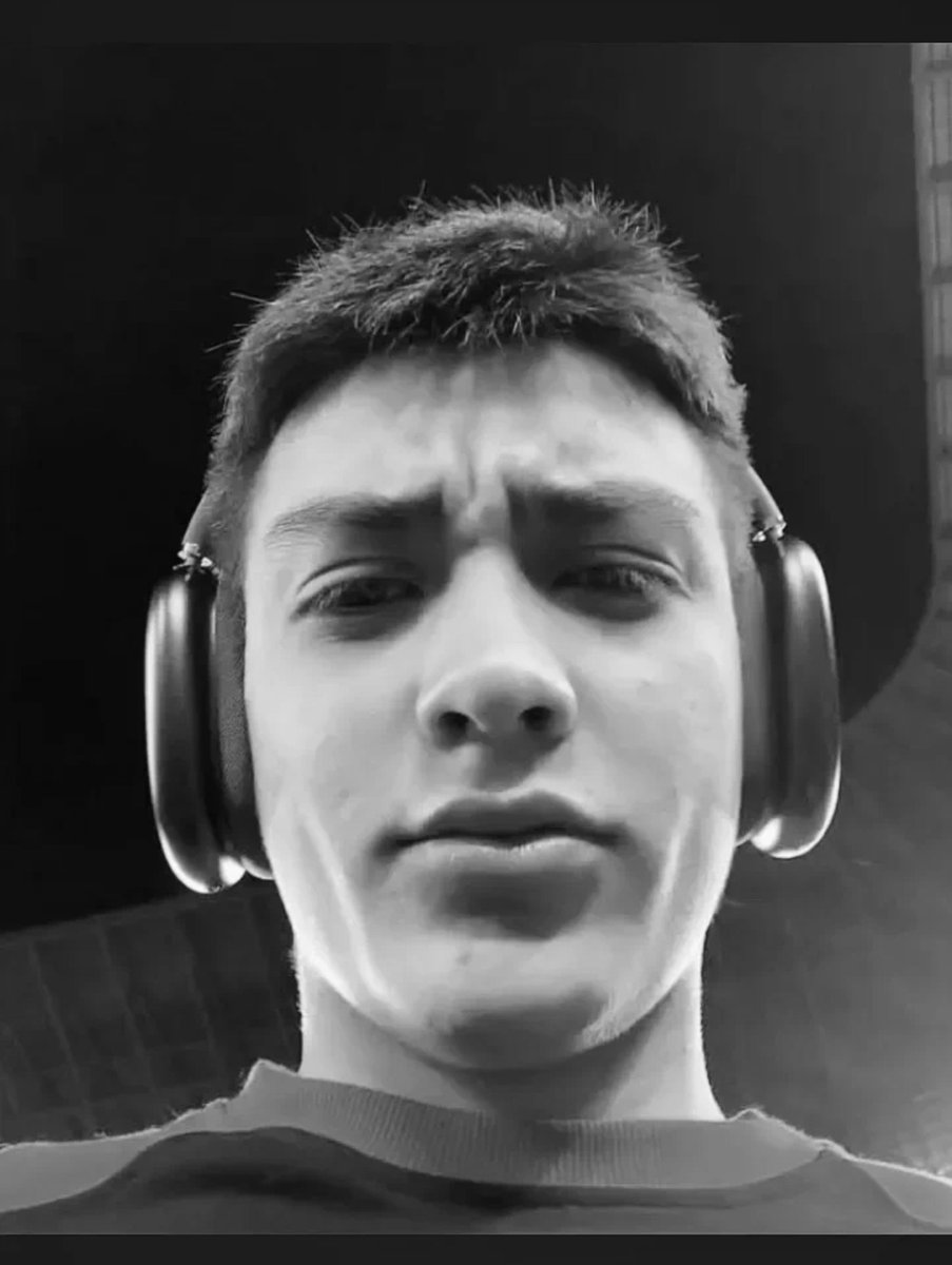 FannBib's tweet photo. 𝑨𝒖-𝑲𝒆𝒏𝒎𝒐𝒓𝒂 | 𝑵𝒐 𝒎𝒆 𝒅𝒊𝒈𝒂𝒔 𝒘𝒆𝒚...
Kenn estaba cansado de escuchar a Gil llamarlo wey, poniendo siempre un límite invisible a sus sentimientos.
#kenneth #gilmora #kenmora https://t.co/JVEQy6iqSV