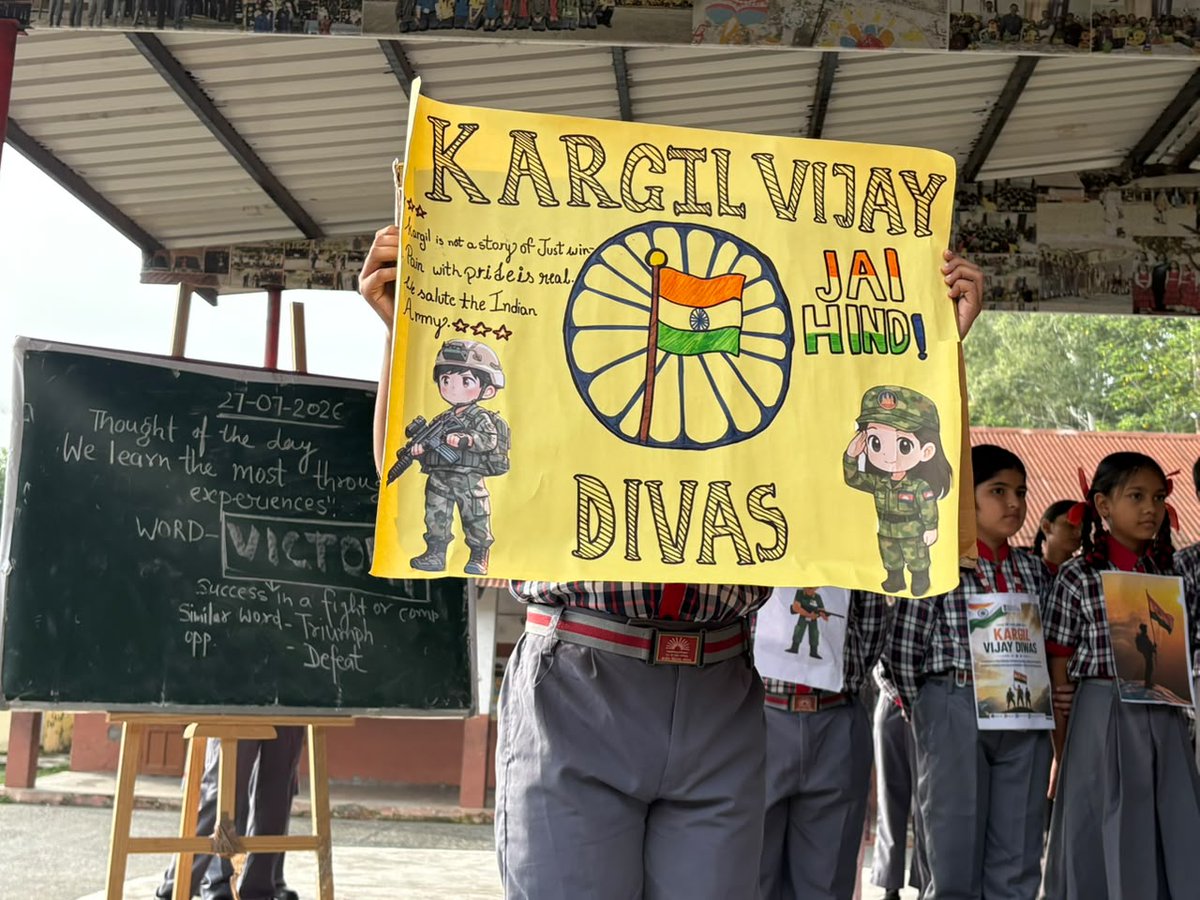 kvfri's tweet photo. केंद्रीय विद्यालय एफ.आर.आई., देहरादून के विद्यार्थियों ने कारगिल विजय दिवस विषय पर विशेष प्रार्थना सभा प्रस्तुत कर देश के वीर सैनिकों के अदम्य साहस, शौर्य एवं सर्वोच्च बलिदान को भावभीनी श्रद्धांजलि अर्पित की।
@ro_kvs @KVS_HQ @ChinarcorpsIA @adgpi https://t.co/R8XzQACDFs