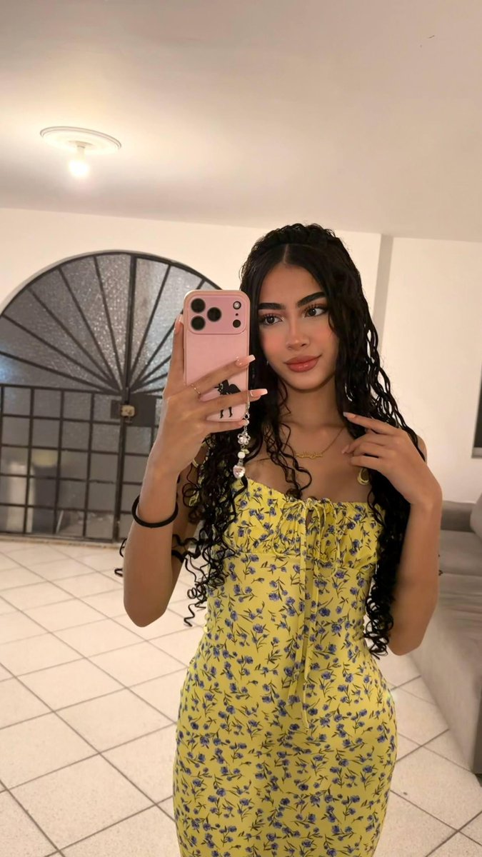 playwithbouncy's tweet photo. @oxDessyxo 🍸 streaming vibes are cute, but i bet theres more to the story. https://t.co/I4ss7fZsKE