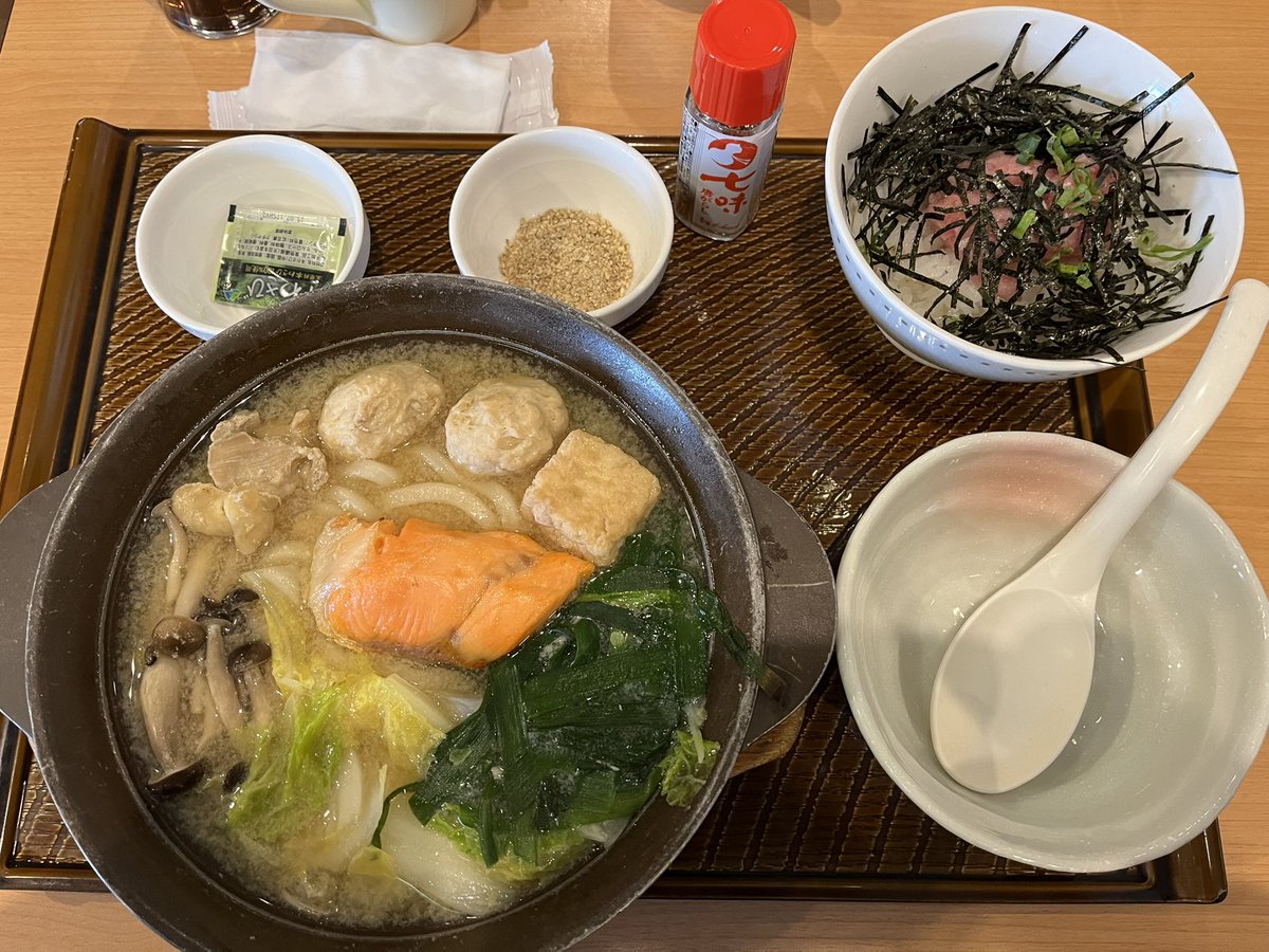 K34020644's tweet photo. 両国ちゃんこ鍋　半玉うどん
ミニネギトロ丼
#ガスト　#ファミレス　#すかいらーく
#飯テロ https://t.co/59eeNNZCYJ