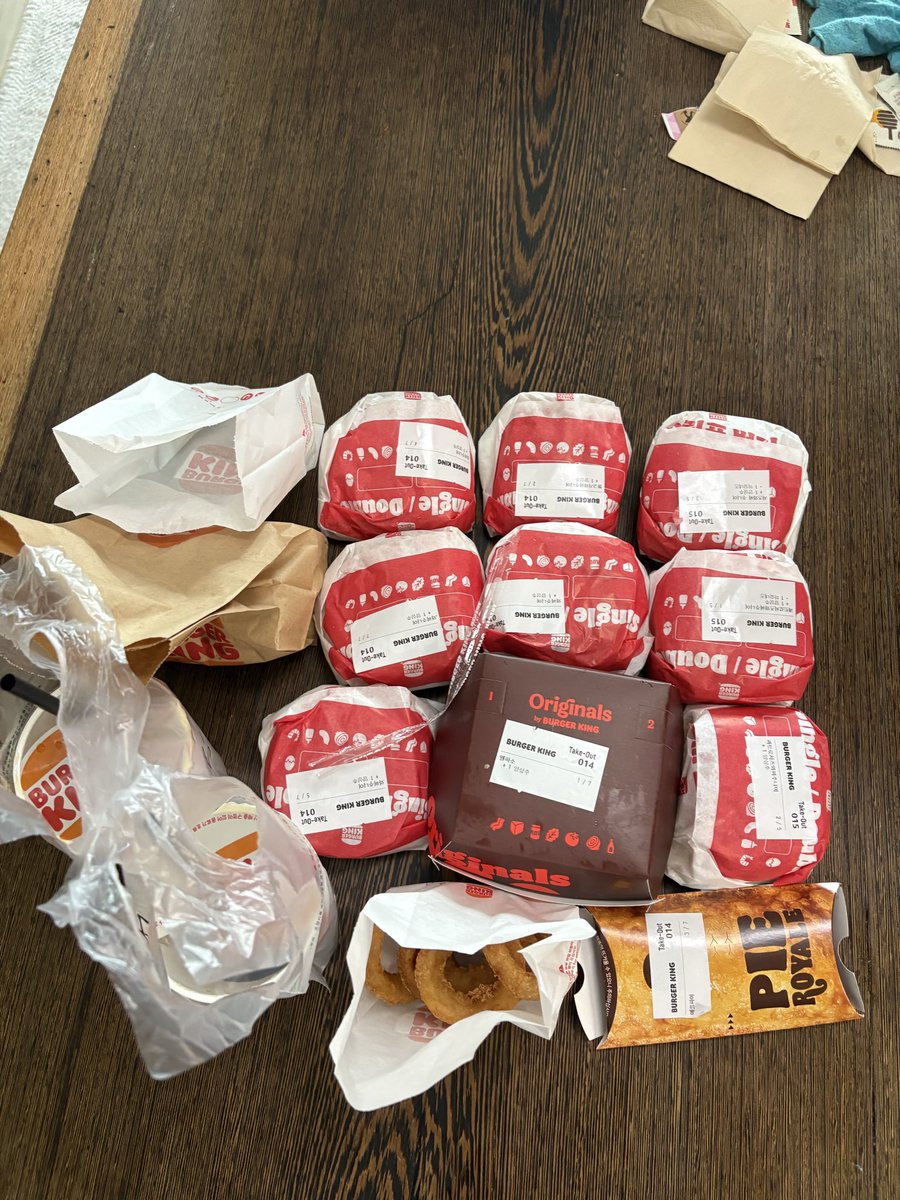 chanijeon56's tweet photo. バーガーキング5個クリア https://t.co/rpNC8EMPAM